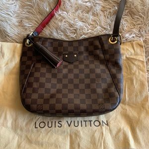 Beautiful Louis Vuitton South Bank Damier Ebene Crossbody bag.